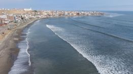 Vista aérea del Balneario de Huanchaco en Trujillo, Perú, tras el alerta de tsunami