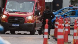 Murió una joven en un colectivo y descubrieron que llevaba 26 celulares pegados al cuerpo