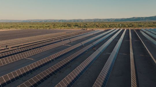 Energía solar, reciclaje y producción local: el McCombo sustentable de Arcos Dorados en Argentina