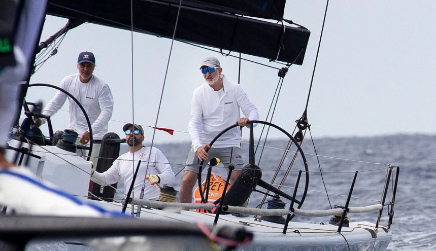 Gran susto para el rey Felipe: el momento que sufrio un desperfecto en su embarcación