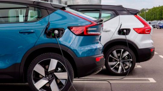 Mercado automotor: récord de patentamientos de autos híbridos y eléctricos en Argentina