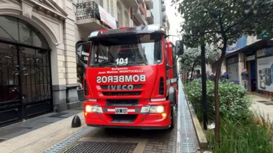 Un rayo cayó sobre un camión y el chofer está inconsciente