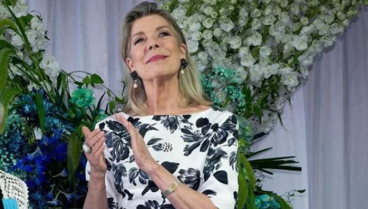Carolina de Mónaco a sus 68 da lección de estilo con blazer y palazzos que favorecen cualquier figura