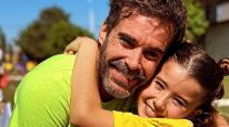 Nicolás Cabré y su hija Rufina