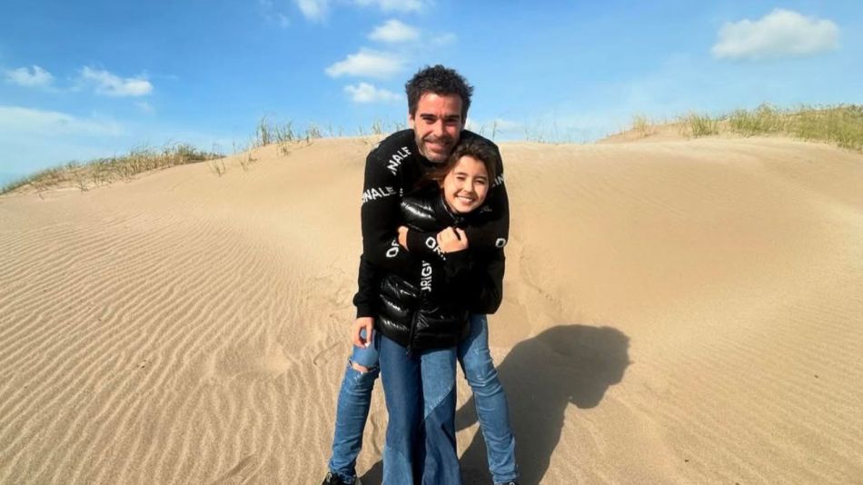 Nicolás Cabré y su hija Rufina