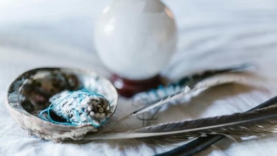 Mhoni Vidente lanza importantes predicciones de agosto y recomienda lucir estos colores para atraer suerte