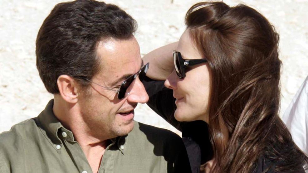 030825_nicolas_sarkozy_carla_bruni_afp_g