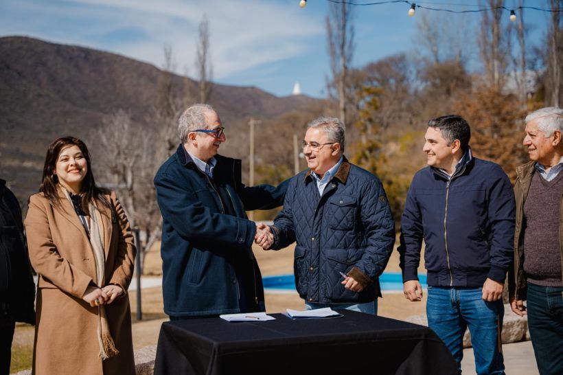 JALIL Y PASSALACQUA. Los gobernadores de Catamarca y Misiones firmaron un convenio de cooperación.