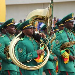 Soldados benineses participan en un desfile para conmemorar el 65 aniversario de la Independencia de Benín, en Cotonú, Benín. | Foto:Xinhua/Seraphin Zounyekpe