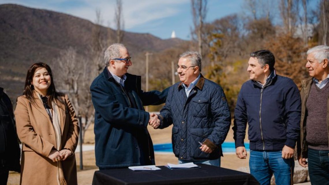 Misiones y Catamarca firmaron un acuerdo de cooperación en educación, tecnología, producción y turismo
