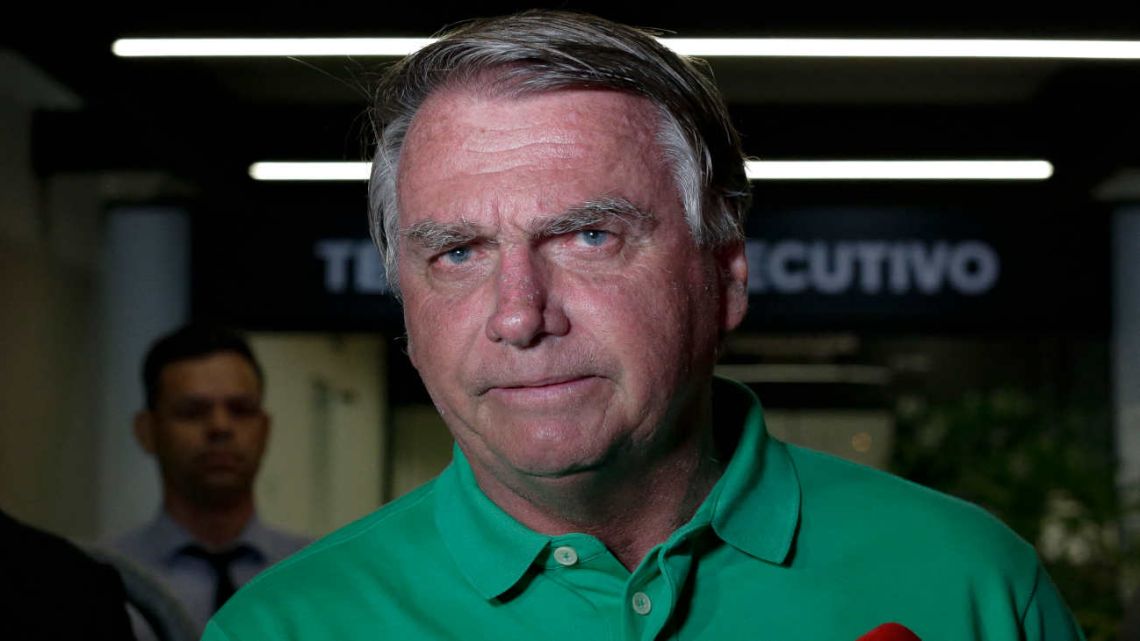 Refuerzan la vigilancia sobre Jair Bolsonaro por riesgo de fuga a días ...
