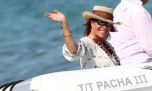 El cubre traje de baño blanco de Carolina de Mónaco marca el rumbo de la moda de verano
