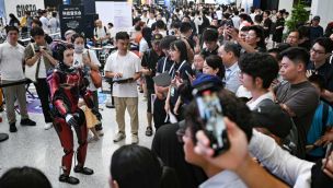 Robot humanoide que opera con IA  20250804