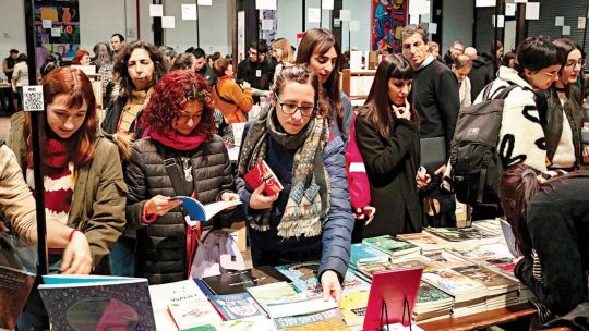 Entre miles de libros, una brújula: recomendaciones para disfrutar la Feria de Editores