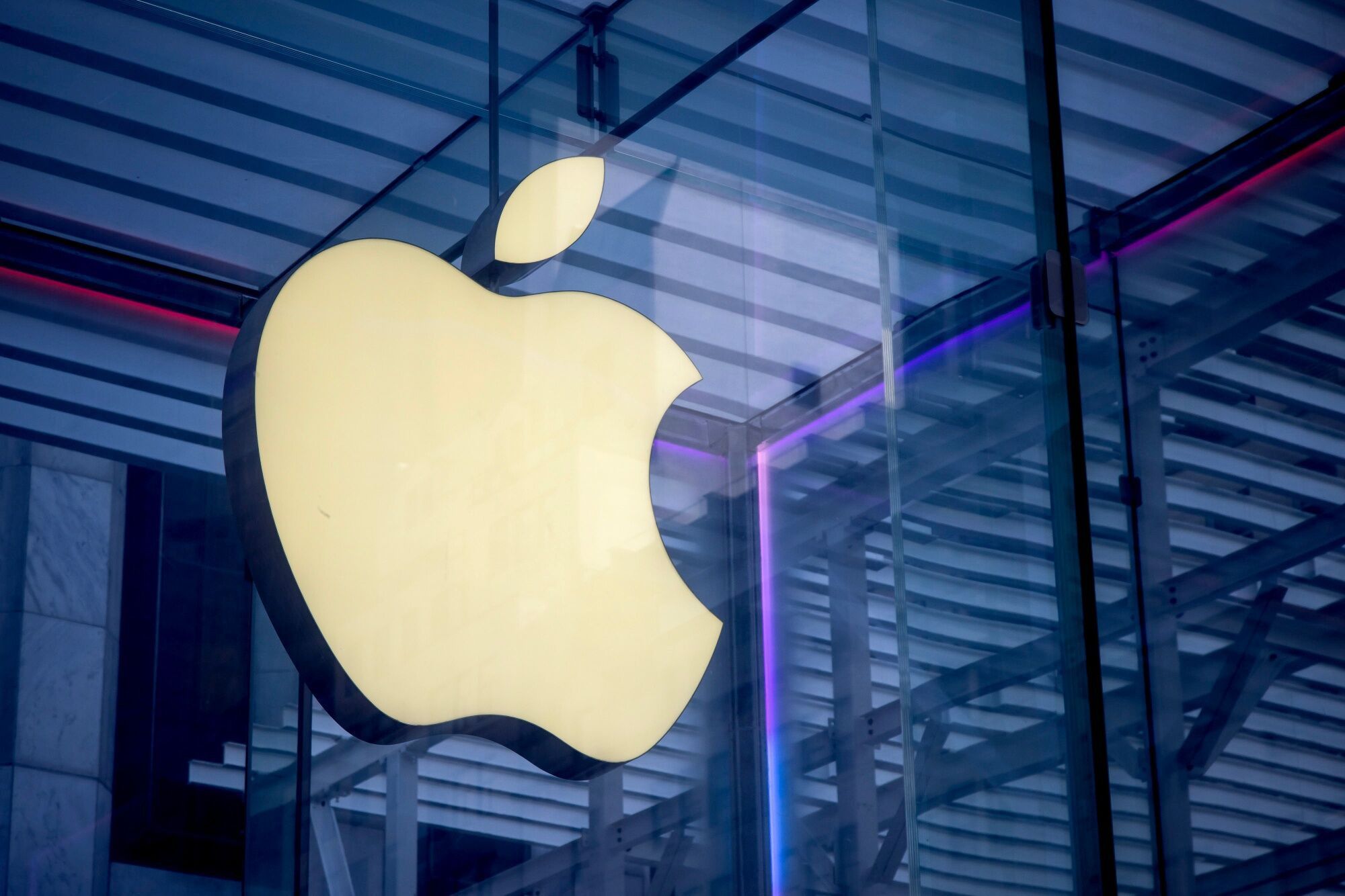 Apple Will Add 20,000 US Jobs Amid Threat From Trump Tariffs