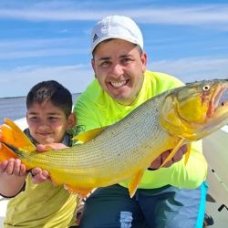 Tanto con señuelos como con carnada o mosca, buenos dorados se prenden para deleite de los aficionados. 