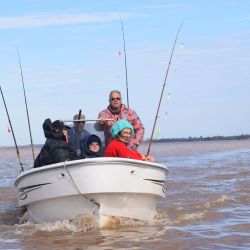 Este evento orientado a recaudar fondos con fines solidarios genera mucha convocatoria en la región con una alta presencia de pescadores.