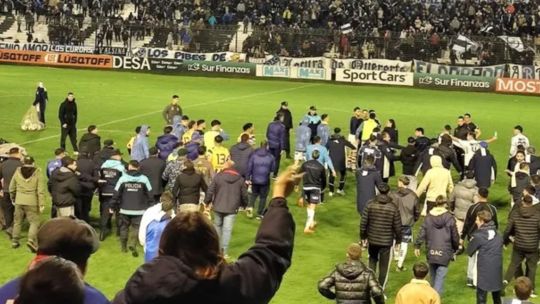 Violento final en Quilmes vs Atlanta: el triunfo del Cevecero terminó en batalla campal