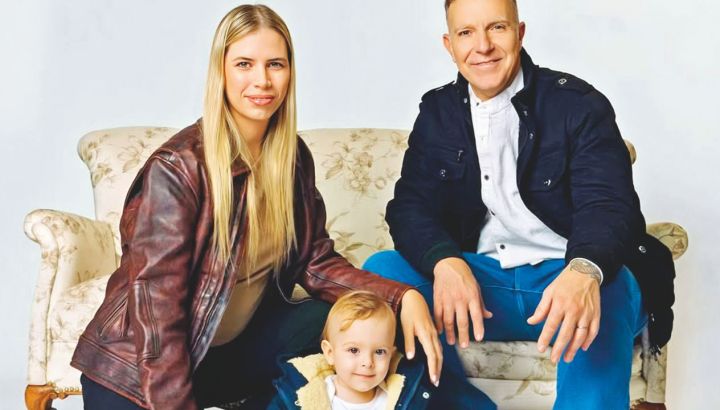 Coni Mosqueira y Alejandro Fantino junto a su hijo Beltrán en revista CARAS: "Estamos fascinados con verlo crecer"