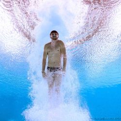El saltador neozelandés Nathan Brown compite en la ronda preliminar de la prueba masculina de saltos de plataforma de 10 m durante el Campeonato Mundial de Natación 2025 en Singapur. | Foto:FRANCOIS-XAVIER MARIT / AFP