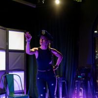 El cielo arriba del escenario: humor, astrología y una gira soñada