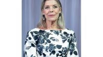 Carolina de Mónaco a sus 68 demuestra que los pantalones blancos ajustados o palazzos son la pieza favorecedora por excelencia