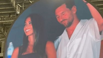 Por distintos motivos, se popularizó el uso de la cámara para captar a parejas en recitales y espectáculos deportivos. Los momentos románticos y mas incómodos de las celebridades. 