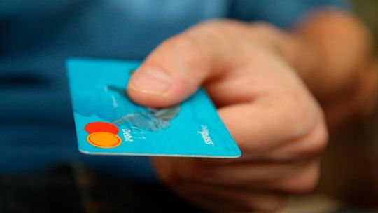El consumo sigue estancado, pero repuntaron los préstamos prendarios en abril