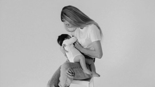 Lactancia materna en Argentina: por qué amamantar sigue siendo un derecho sin apoyo suficiente