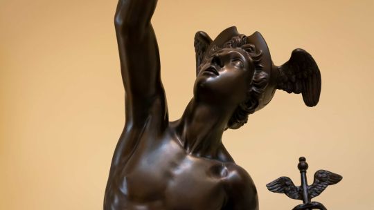 Mercurio retrógrado y el caos mental femenino: ¿por qué sentimos que todo se desordena?