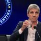 El silencio del FMI, el retorno del cepo o la libertad total del dólar sobrevuelan el plan de Luis Caputo
