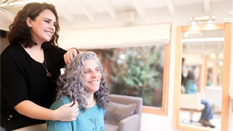 Canas naturales: un acto de amor propio y autenticidad. Por Tania García.