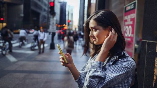 ¿Por qué varía tanto el costo de los datos móviles en América Latina?