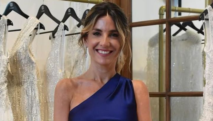 Minifalda y brillos: la elección de María Belén Ludueña para un look elegante y canchero para brillar en el Teatro Colón