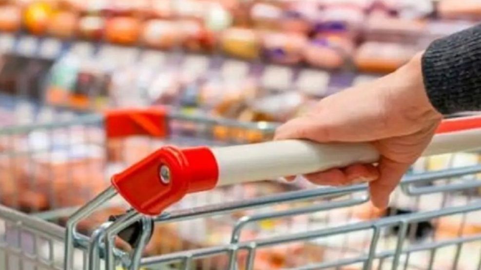 Empresarios sin consumo y con dólar inestable: “El traslado a precios es lento porque la gente no compra”