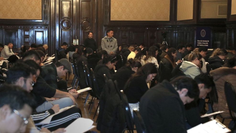 Ninguno de los 117 médicos que volvió a rendir el Examen Único de Residencias revalidó su nota