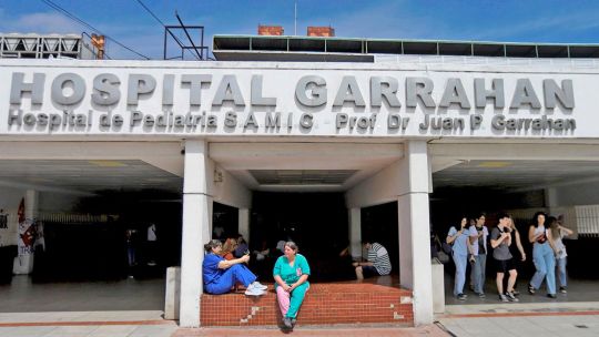 Hospital Garrahan: separaron a dos siamesas de tres meses unidas por el abdomen y el hígado