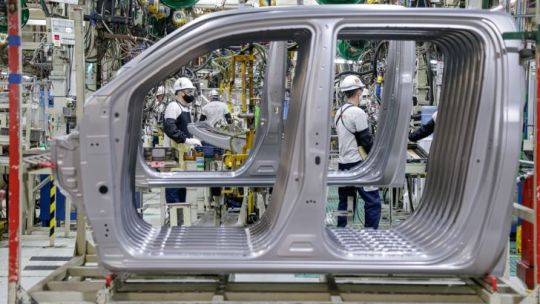 Industria en vilo: las automotrices reclaman baja de costos, más infraestructura y reglas claras frente a la apertura económica