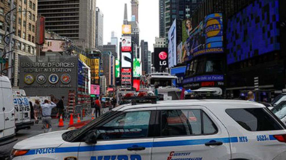 Times Square vivió una mañana violenta: un joven empezó a disparar e hirió a tres personas.