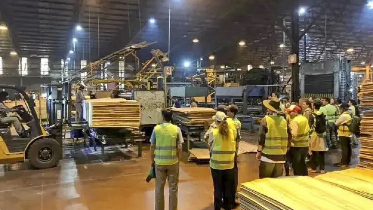 Por la parálisis de Tapebicuá y ante la incertidumbre sobre el futuro de más de 500 empleos, los trabajadores anunciaron el  bloqueo del ingreso a la planta por tiempo indeterminado