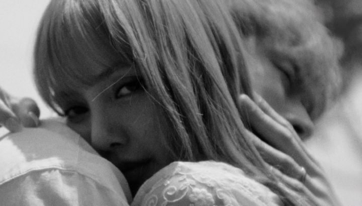Lisa de BLACKPINK sorprende con un romántico video con el actor Kentarō Sakaguchi