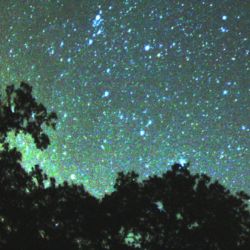 La Tierra cruzará los restos del cometa Swift-Tuttle, generando la lluvia de estrellas más famosa del mundo.
