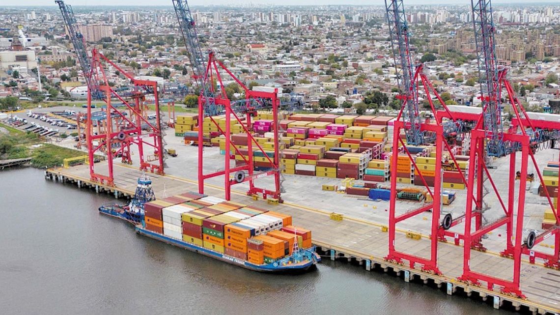 Exports prepare to leave dock.