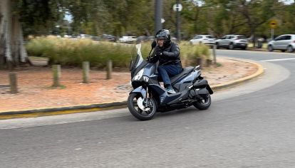 Un Maxi Scooter que se destaca por prestaciones, versatilidad y un precio accesible.
