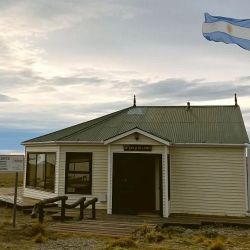 Estancia Monte Dinero y Parador Ruta 40, en el extremo sur del país.