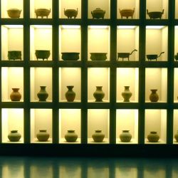 Un niño visita el Museo de Tengzhou, en Tengzhou, en la provincia de Shandong, en el este de China. Niños de toda China participan en diversas actividades para pasar el verano. | Foto:Xinhua/Liu Mingxiang