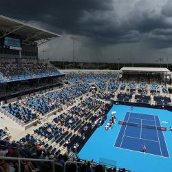 Vista general del partido entre Reilly Opelka, de Estados Unidos, y Francisco Comesaña, de Argentina, durante el sexto día del Abierto de Cincinnati en el Lindner Family Tennis Center, en Mason, Ohio. | Foto:Dylan Buell / GETTY IMAGES NORTH AMERICA / Getty Images vía AFP