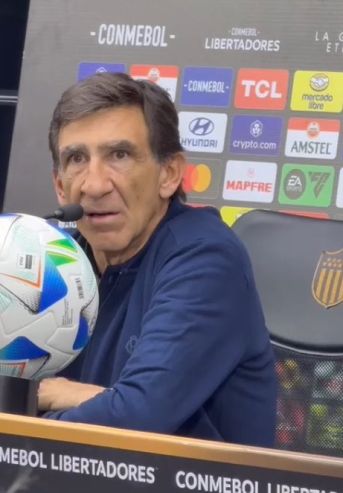 Gustavo Costas