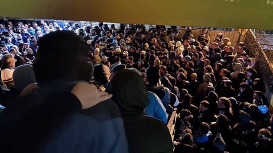 El público de Racing sufrió maltrato, represión y una insólita demora en su visita a Montevideo