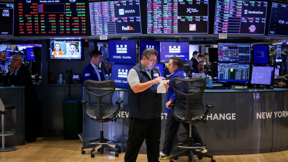 US Stocks Drift From Records As Trump Ramps Up Tariff Threats